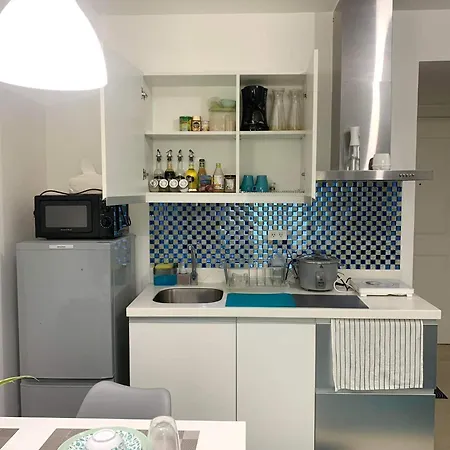 Cozy 1Br In Azure Near Airport Bed & Breakfast